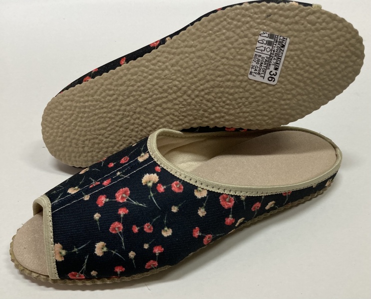 PANTOFLE DOMOWE PŁASKIE WYCIĘTY PALEC KWIATKI BJ000/01 CZARNE W GOŻDZIKI