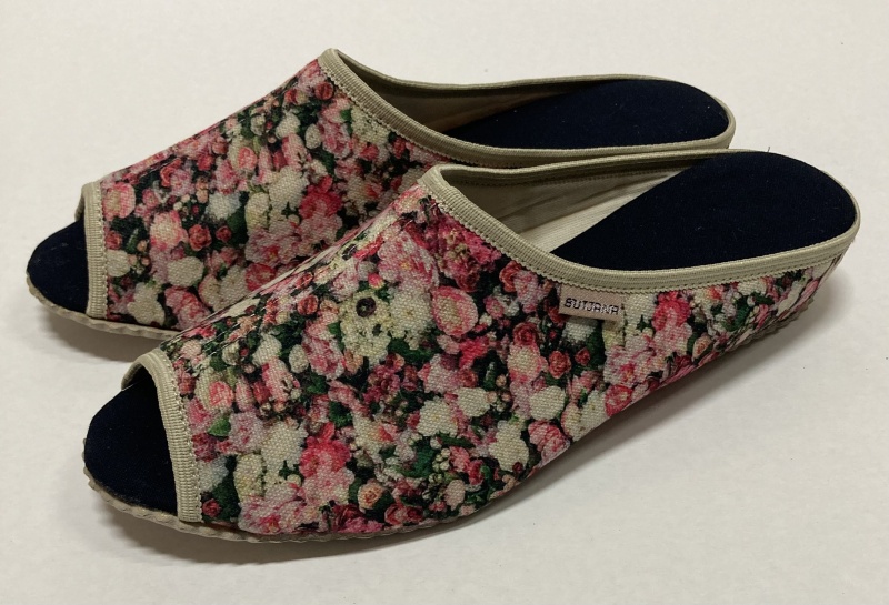 PANTOFLE DAMSKIE KLIN OTWARTE NR:34-41 BJ0006/00 RÓŻYCZKI